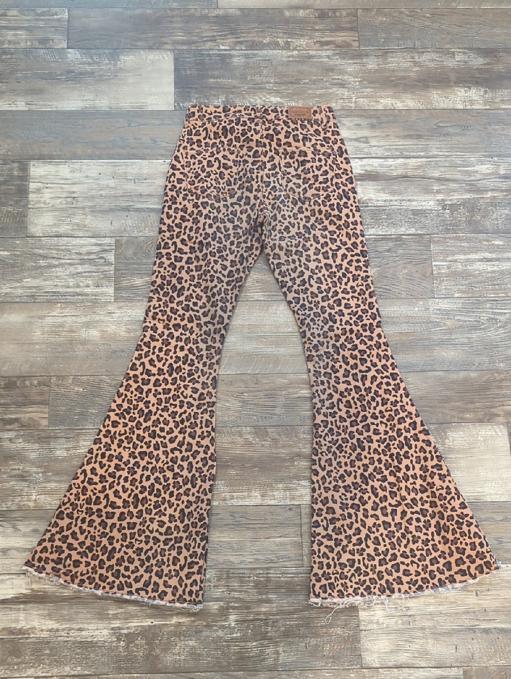 RANCH DRESS'N Fallon Taylor "Cheetah" tan & black super flare jeans sz 2 TALL - Picture 9 of 14